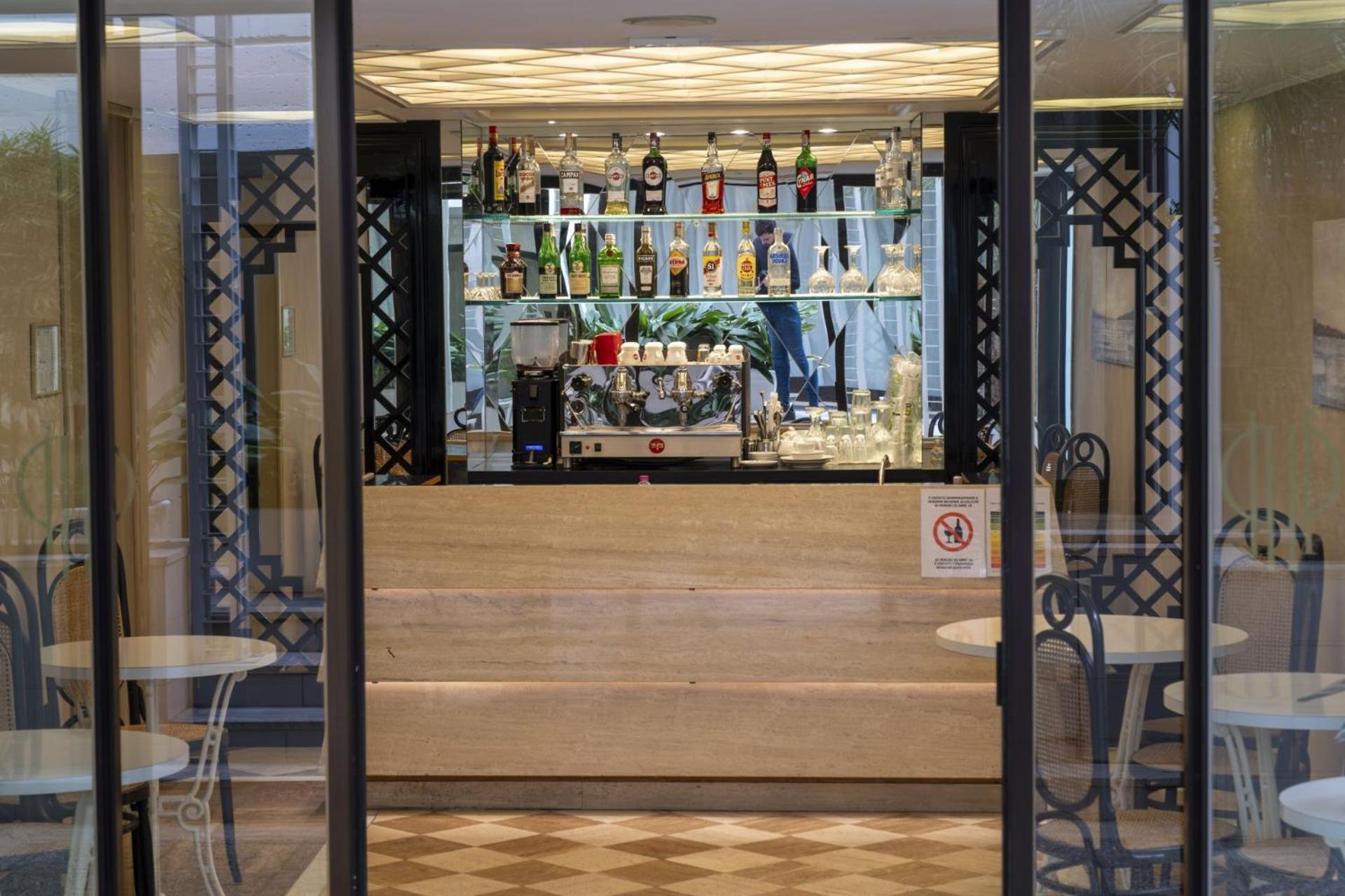Hotel President - Vintage Hotel In Centro Riccione Eksteriør billede