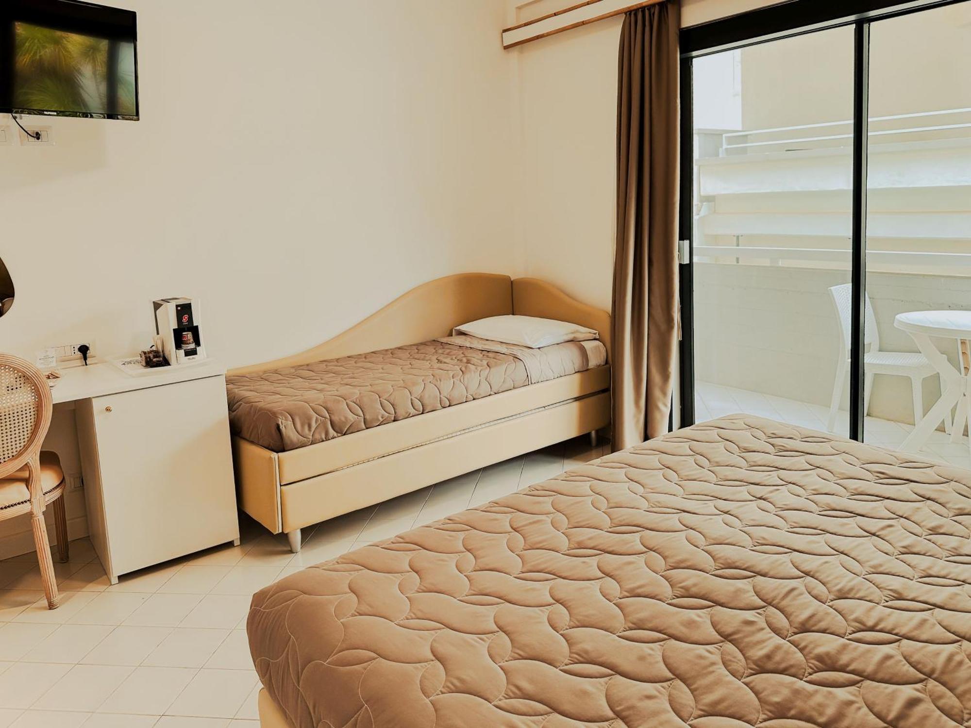 Hotel President - Vintage Hotel In Centro Riccione Eksteriør billede