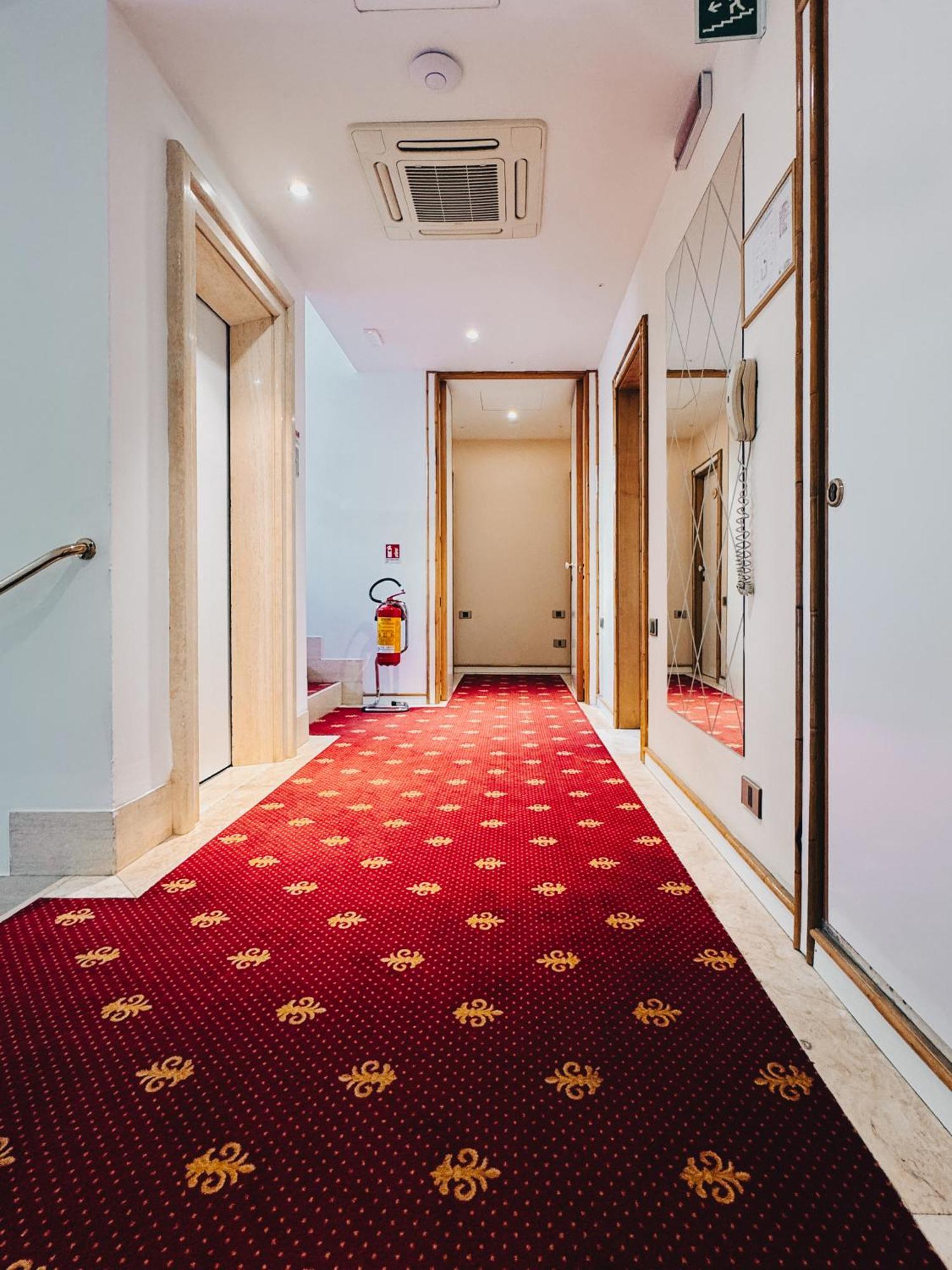 Hotel President - Vintage Hotel In Centro Riccione Eksteriør billede