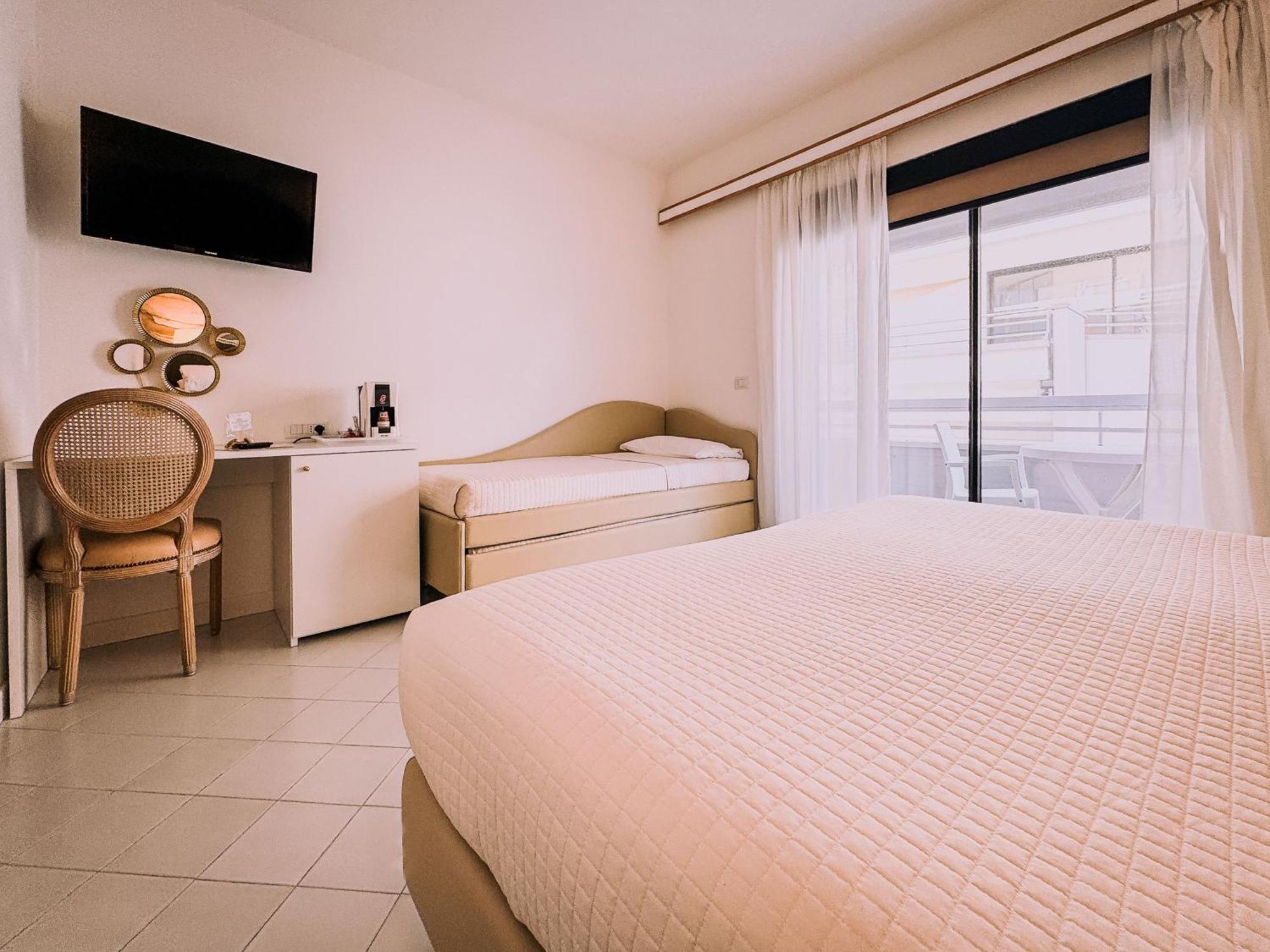 Hotel President - Vintage Hotel In Centro Riccione Eksteriør billede